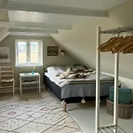 Charming With Views On Mon