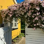 Charming With Views On Mon
