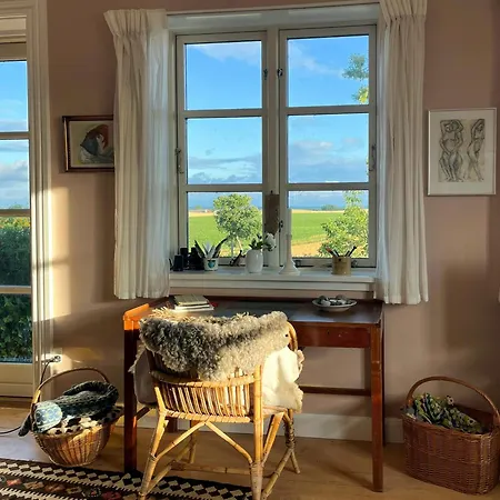 Charming With Views On Mon *