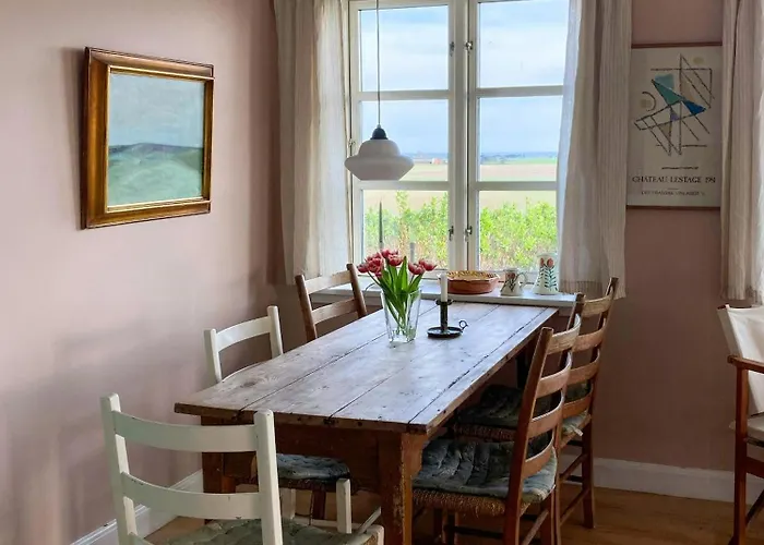 Charming With Views On Mon Holiday home